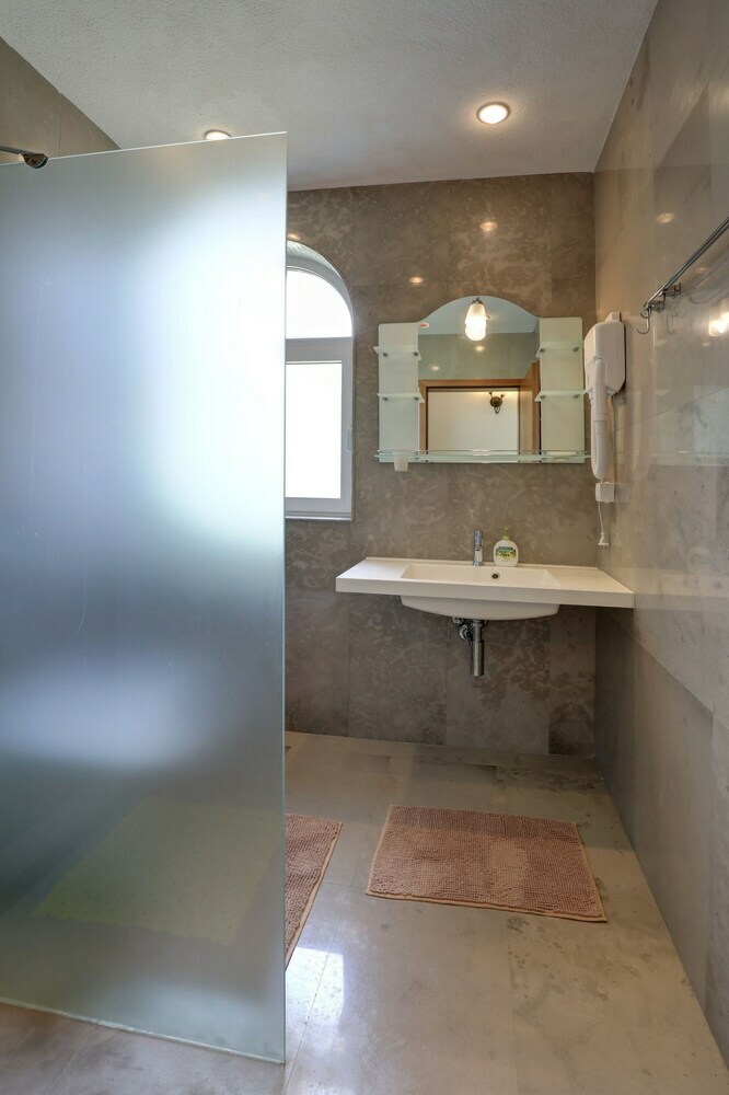 Lighthouse Luxe Estate Apart & Villas