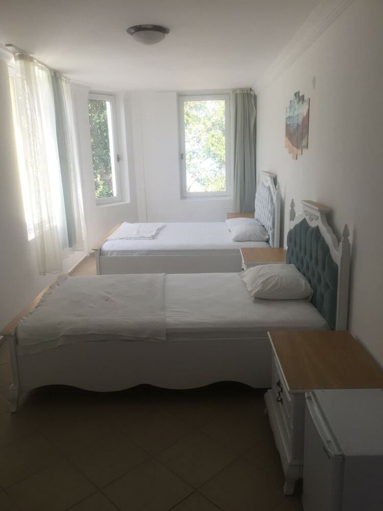 Estrella Beach Hotel