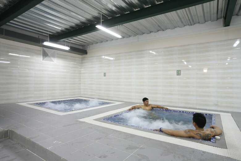 Hotel Ninety Nine Center