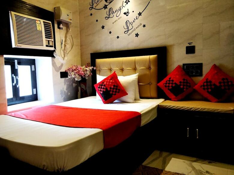 City Hotel