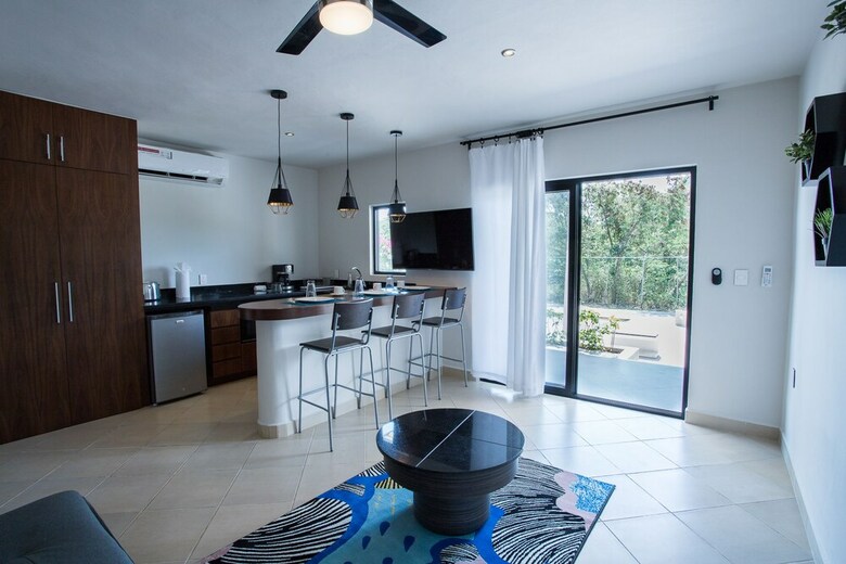 Aparthotel Honey B Suites