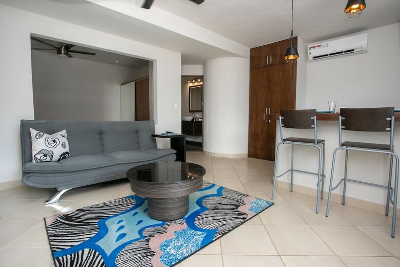 Aparthotel Honey B Suites