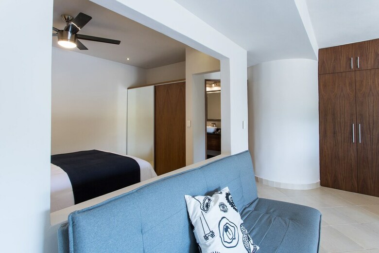 Aparthotel Honey B Suites