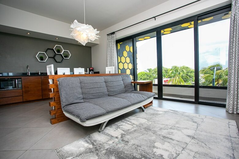 Aparthotel Honey B Suites