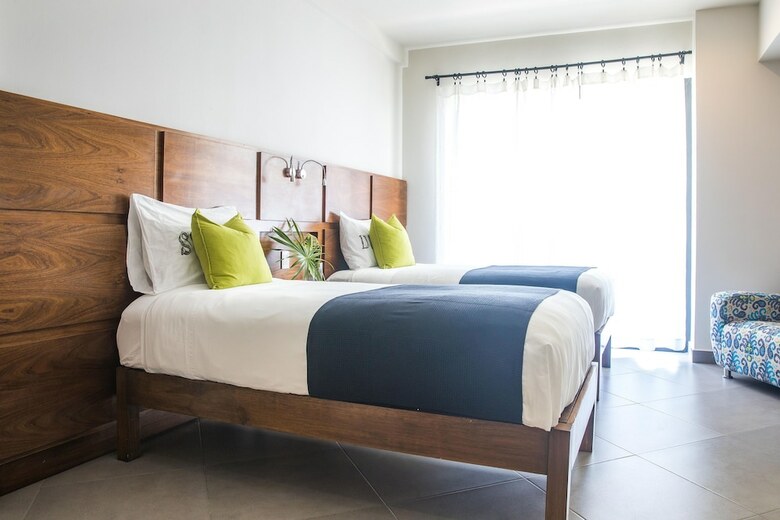 Aparthotel Honey B Suites