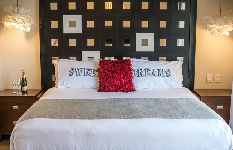 Aparthotel Honey B Suites