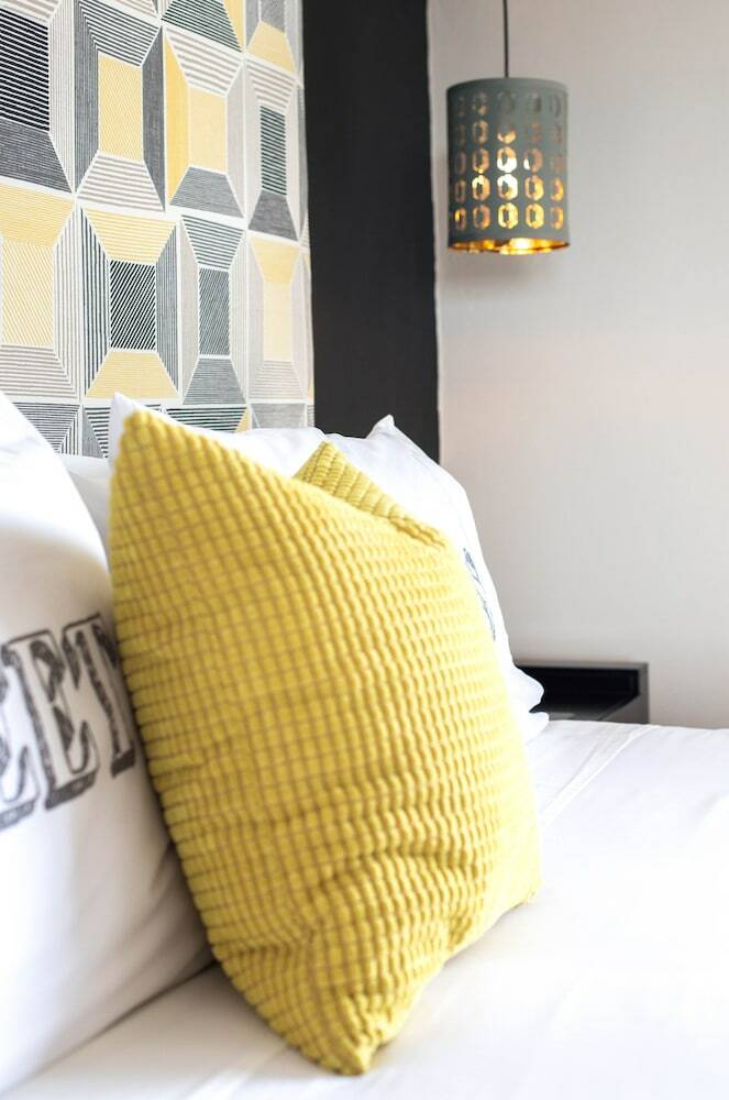 Aparthotel Honey B Suites