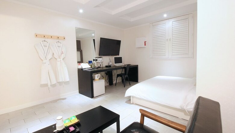 Hotel S
