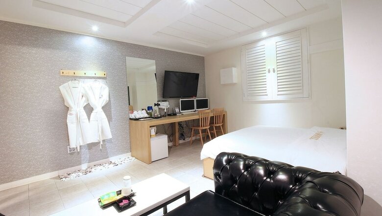 Hotel S