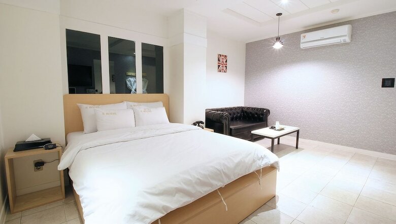 Hotel S