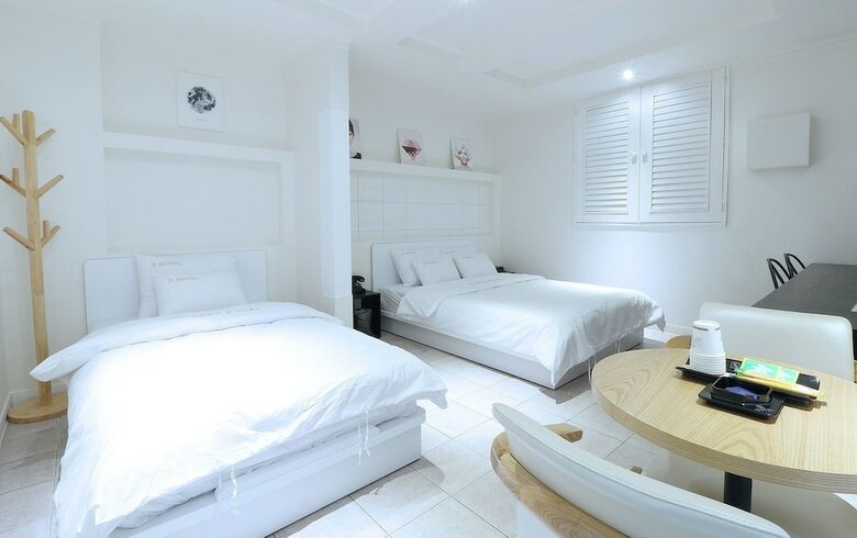 Hotel S