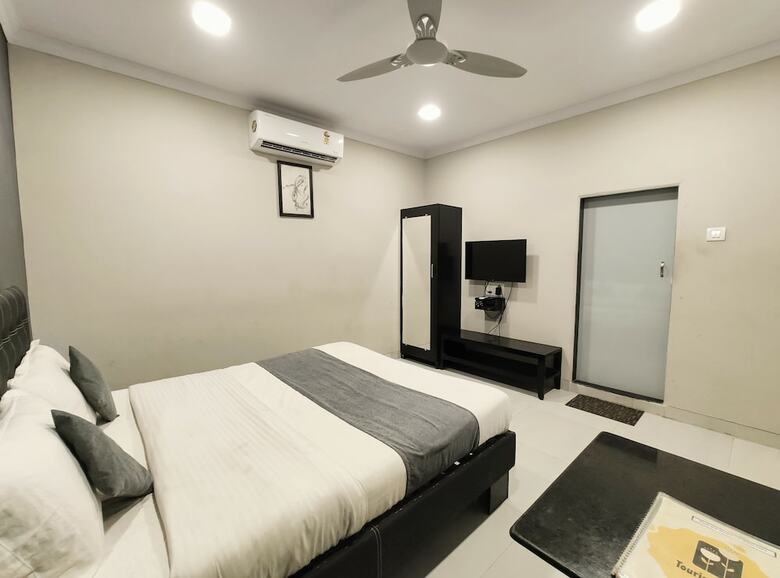 Hotel Tourist Resort