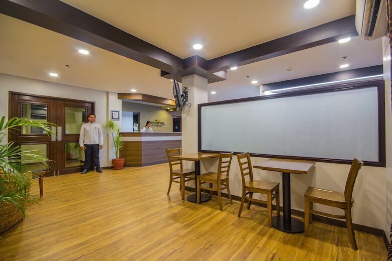 Posada Microtel By Wyndham Batangas
