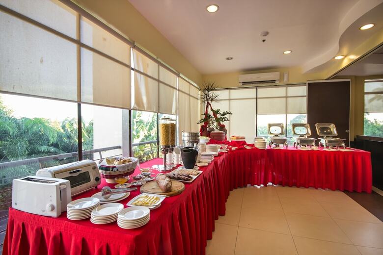 Posada Microtel By Wyndham Batangas