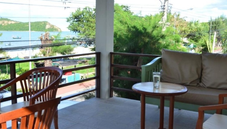 Hotel Baan Aroka Beach Front