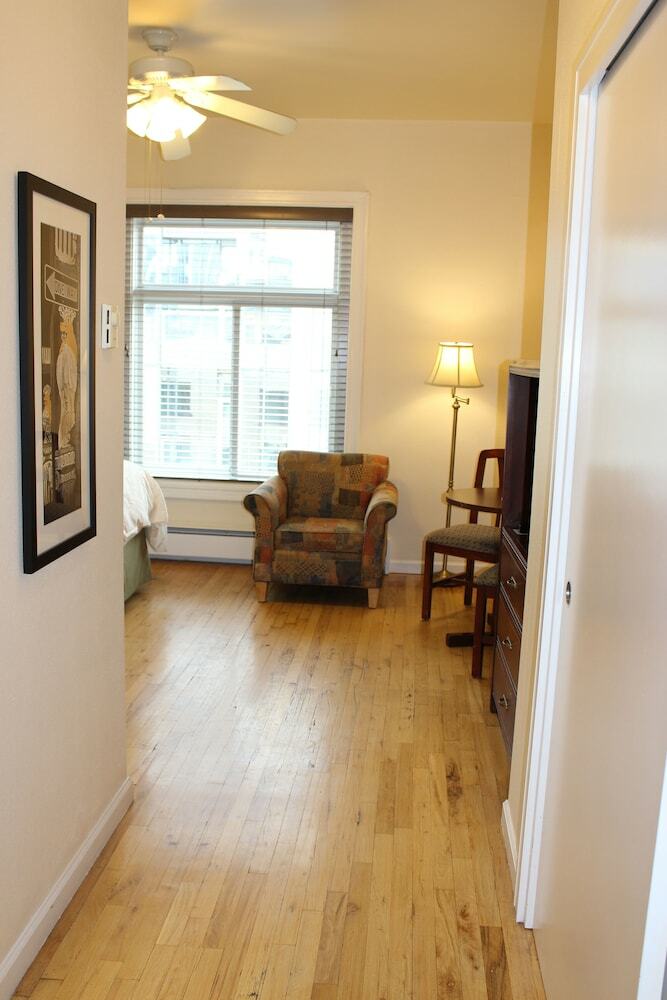 Hotel Washington Plaza Apartments