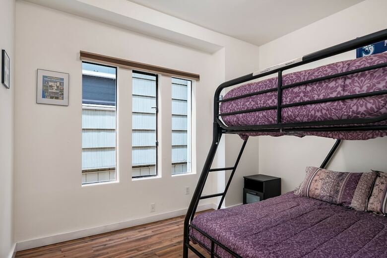 Seattle Vacation Home: The Hawks' Nest