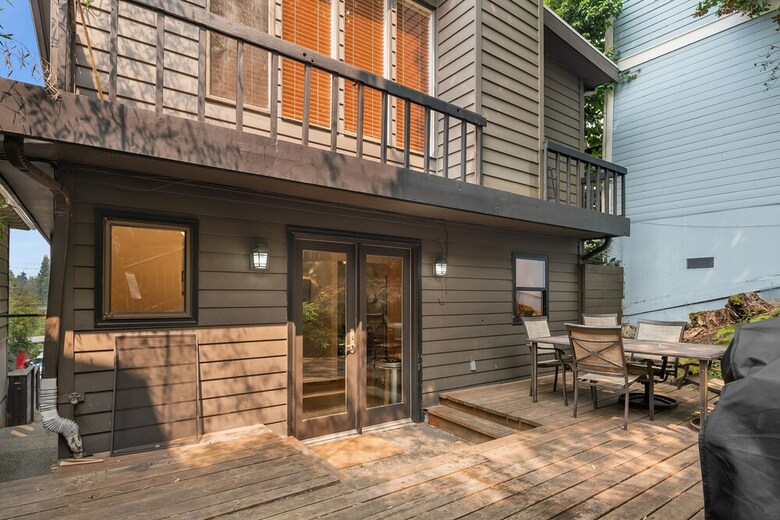 Seattle Vacation Home: The Hawks' Nest