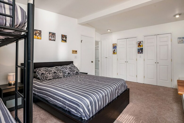 Seattle Vacation Home: The Hawks' Nest