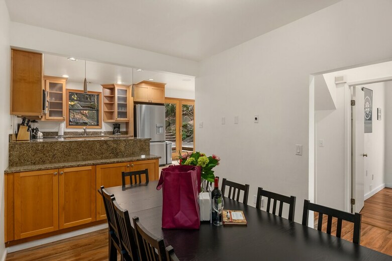 Seattle Vacation Home: The Hawks' Nest