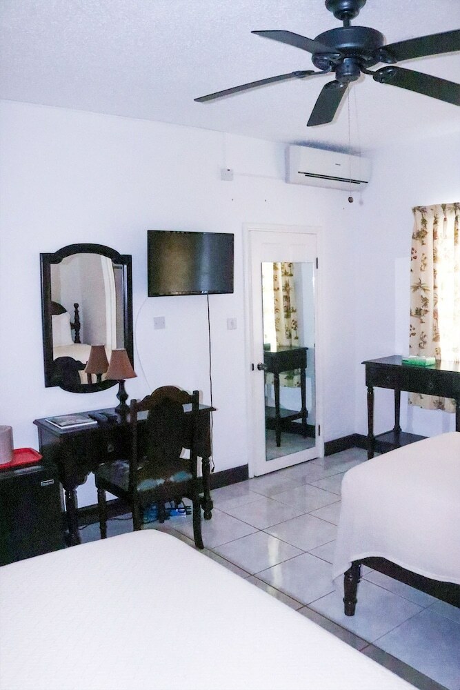 Villa Pink Rock Bed & Breakfast