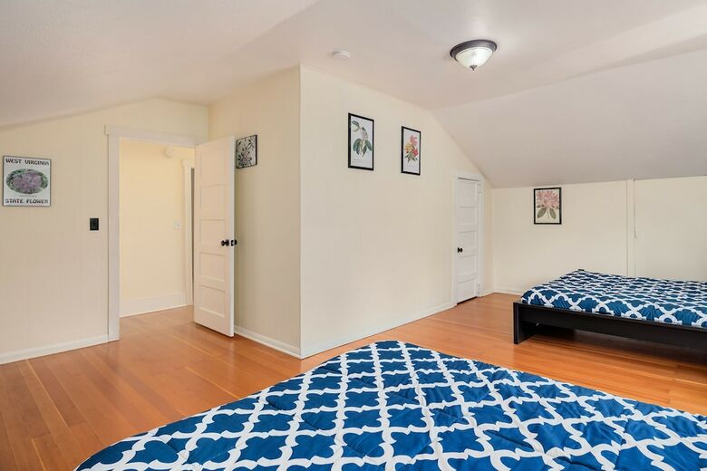 Seattle Vacation Home: Montlake 7 Bedroom