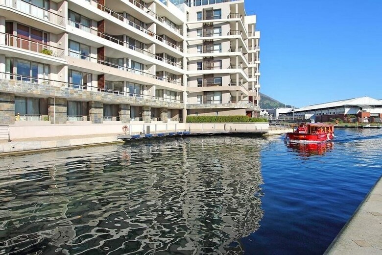 Aparthotel Canal Quays Whosting