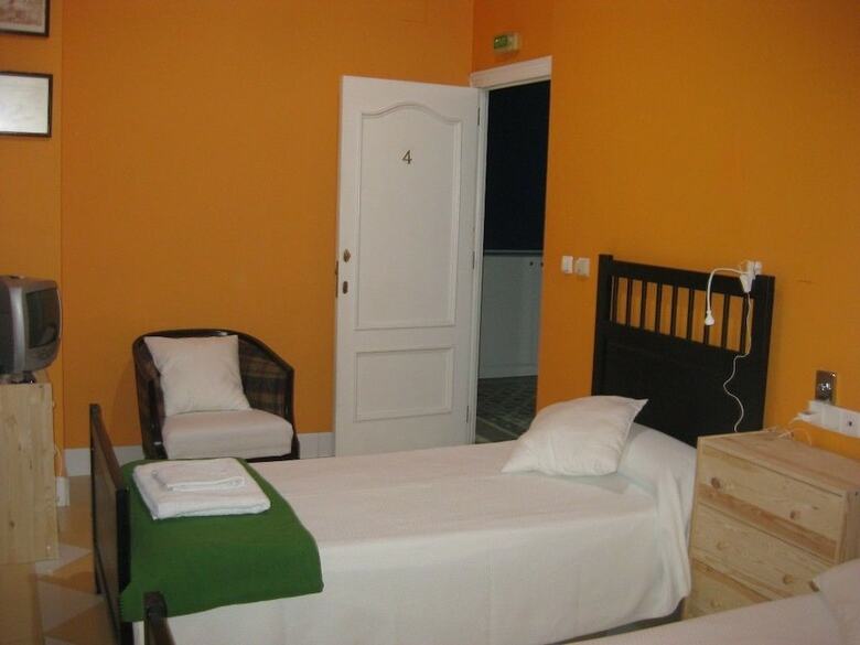 Pension Las Acacias Hostal Restaurante