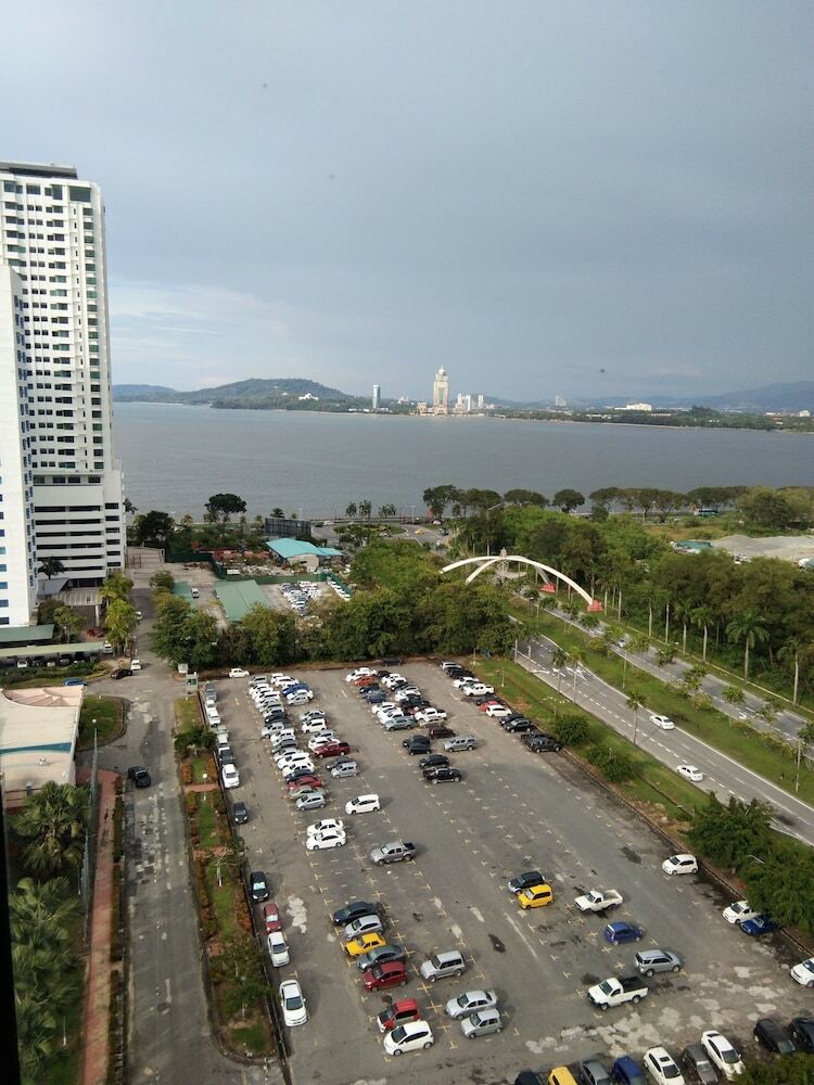Likas Deluxe 3 Bedroom Apartment