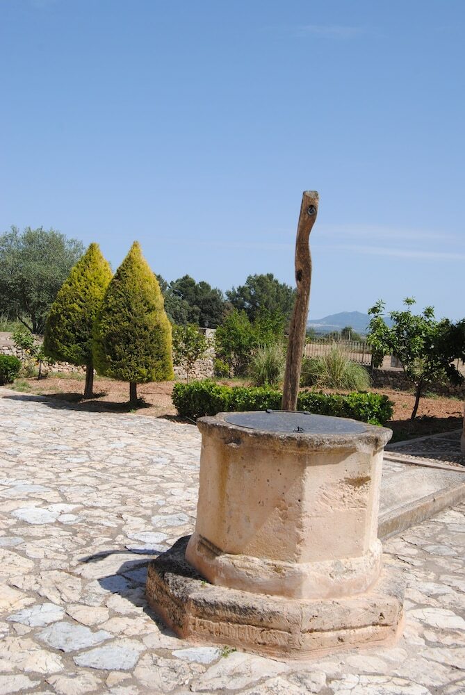 Hotel Rural Es Riquers