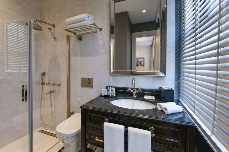 1890 Suites Hotel