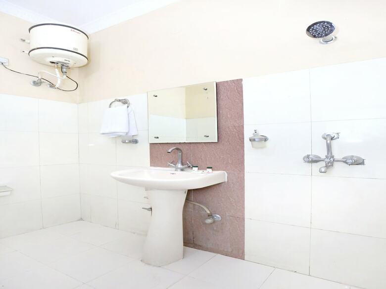 Oyo 1357 Hotel Midland