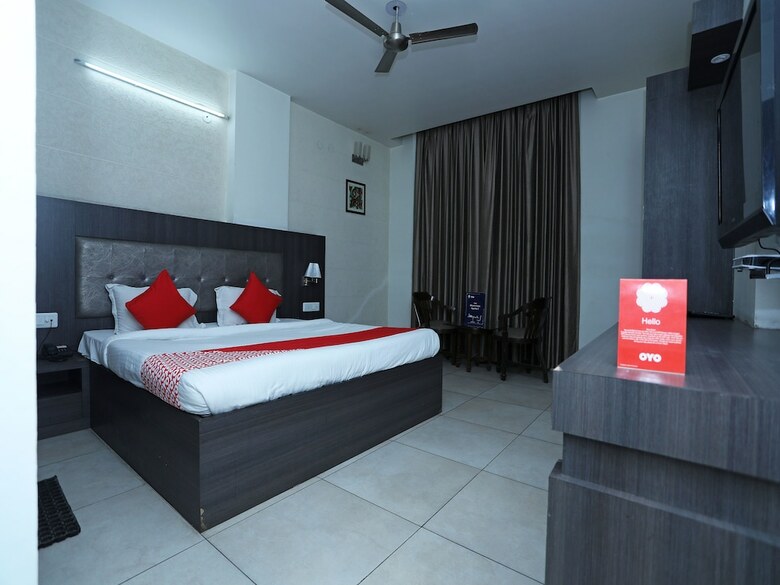 Hotel Oyo 5192 Laj Regency