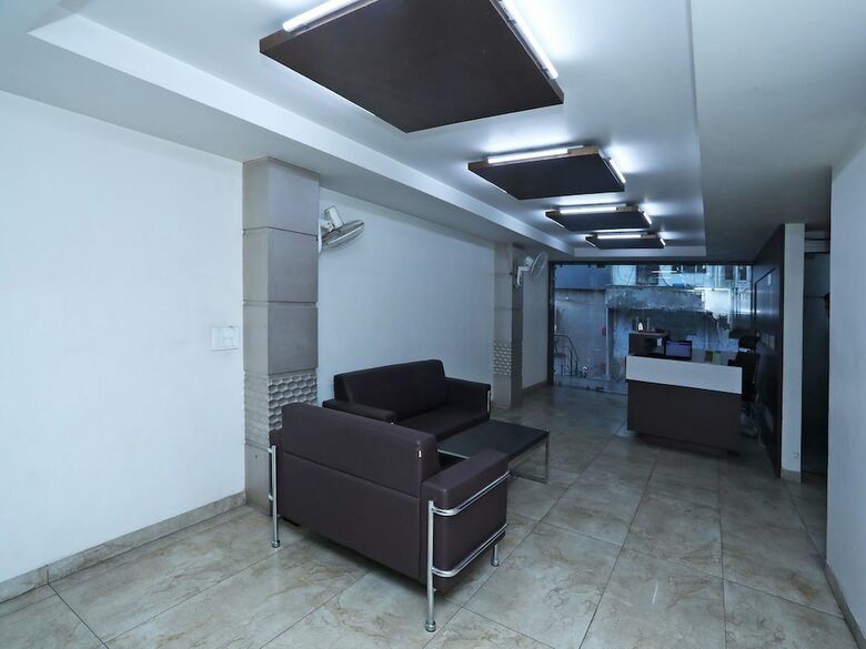 Hotel Oyo 5192 Laj Regency