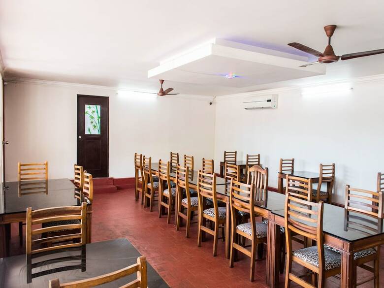 Hotel Oyo 5237 Island Lake Resort