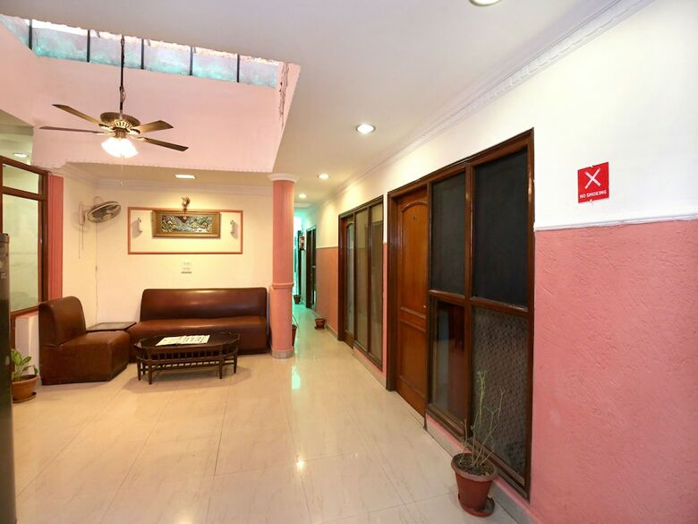Oyo 990 Hotel Paradise