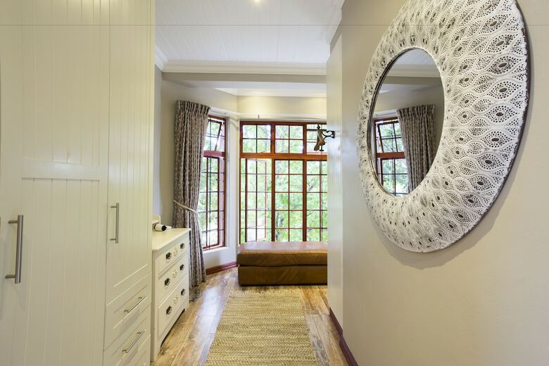 Hotel The Browns' Luxury Guest Suites