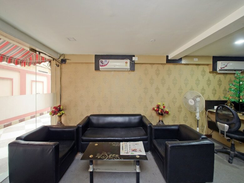 Oyo 460 Hotel Ivory Residency