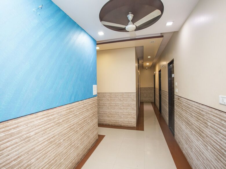 Oyo 8759 Hotel Adore Palace