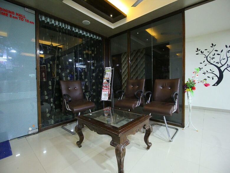 Oyo 893 Hotel Seven