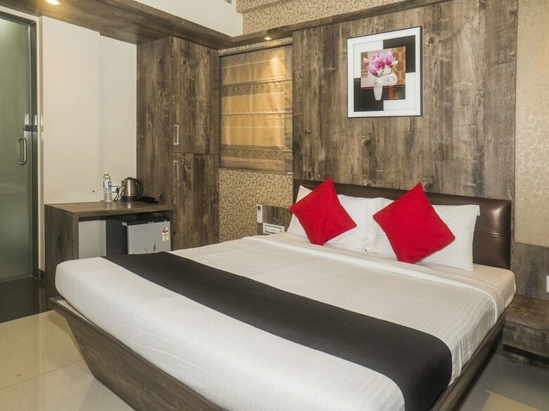 Capital O 661 Hotel Regal Inn