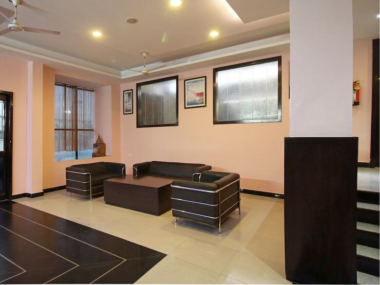Oyo 4754 Hotel Center Point