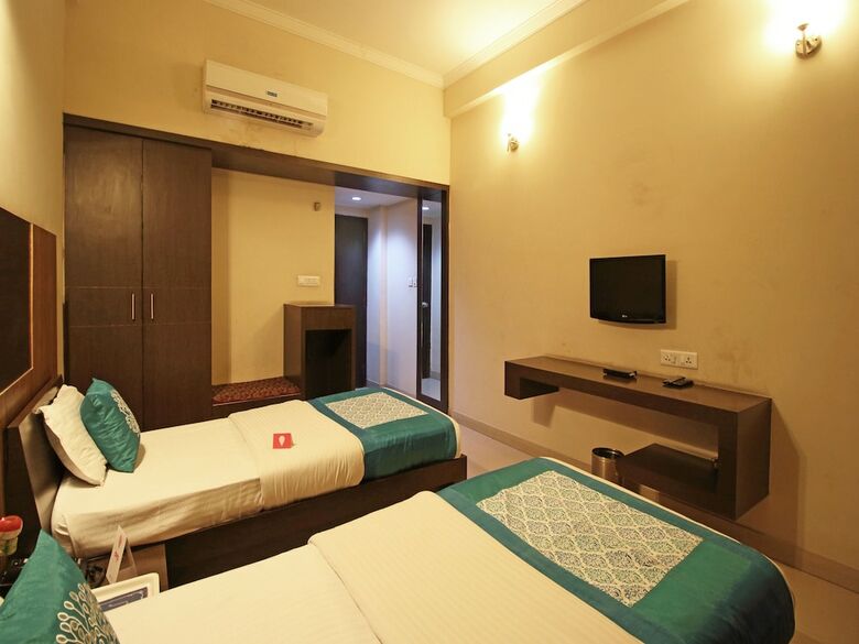 Oyo 4754 Hotel Center Point