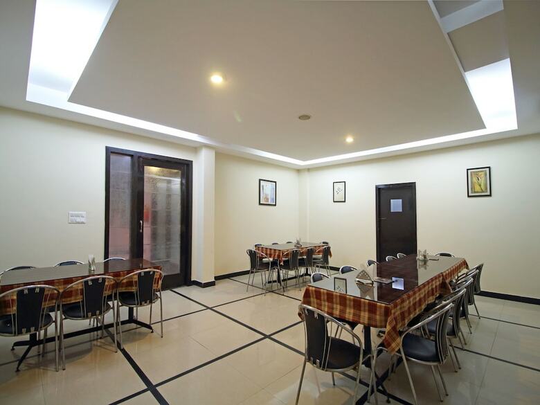 Oyo 4754 Hotel Center Point