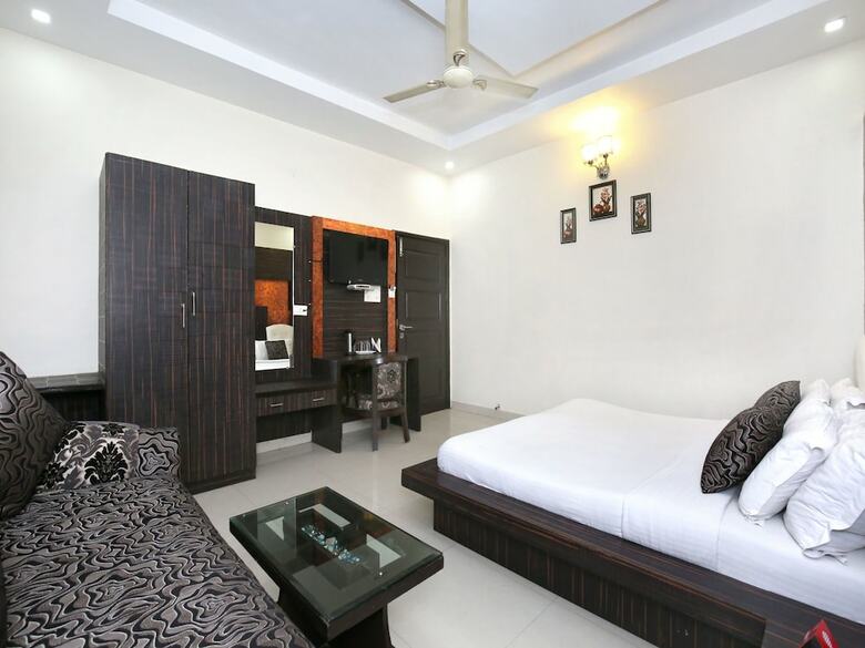 Oyo 9235 Hotel Nayyar
