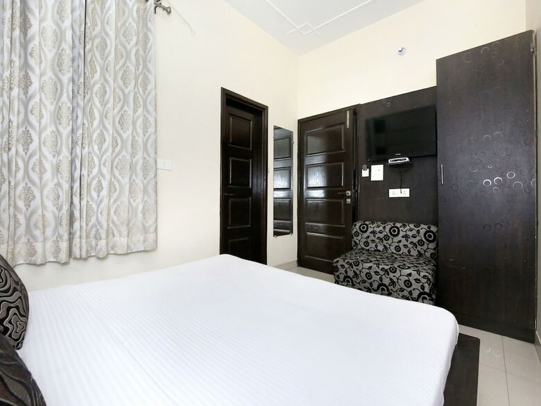 Oyo 9235 Hotel Nayyar