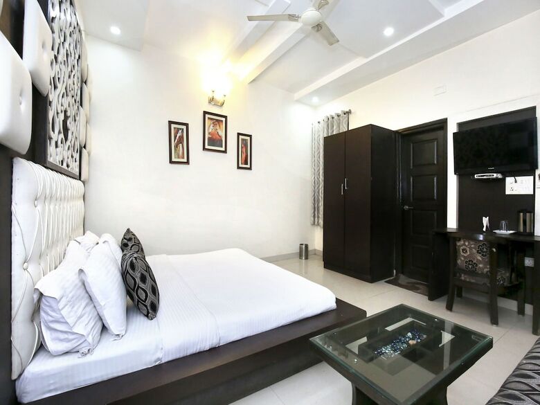 Oyo 9235 Hotel Nayyar