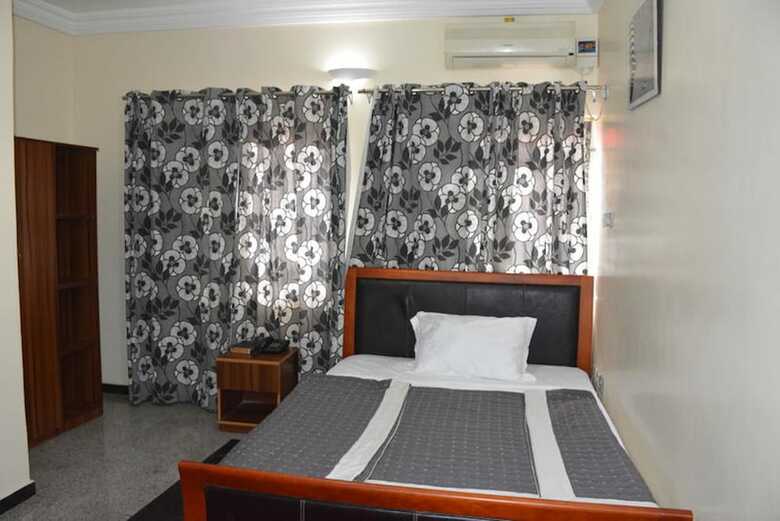 Platinum Inn Gee Hotel