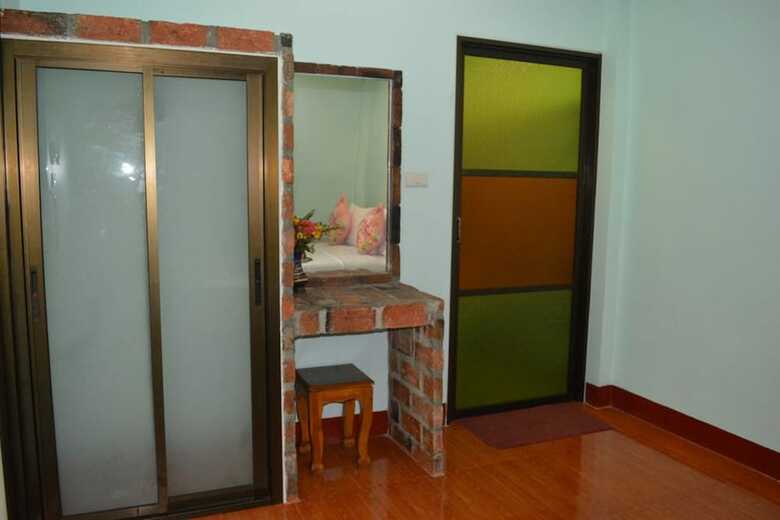 Hotel Baan Long Beach
