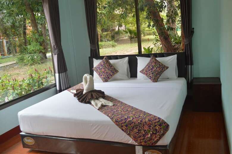 Hotel Baan Long Beach